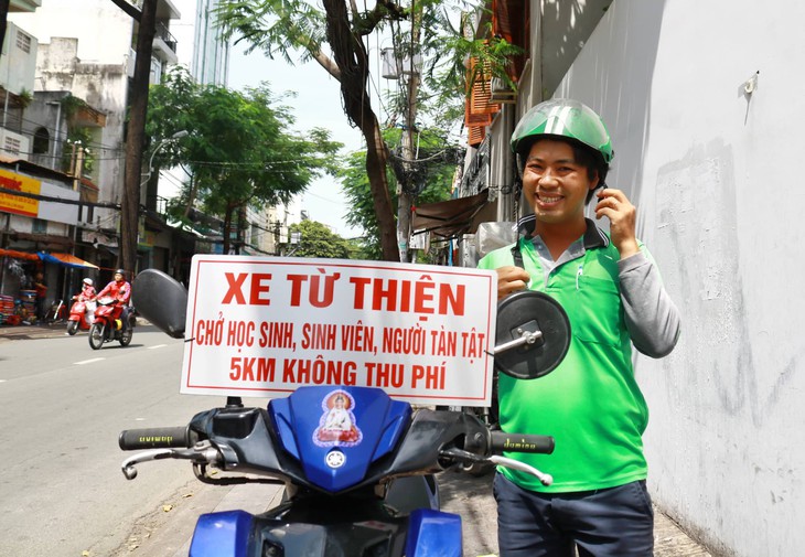 Thằng hâm chạy Grab miễn phí khắp Sài Gòn - Ảnh 3.