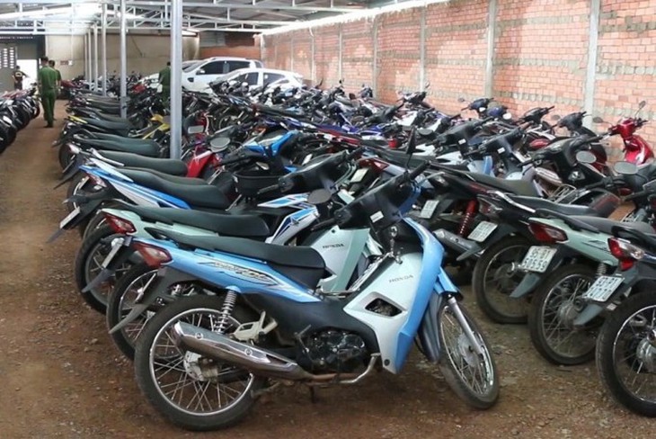 Thu giữ 245 xe máy không chính chủ tại kho hàng cầm đồ - Ảnh 1. Thu giữ 245 xe máy không chính chủ tại kho hàng cầm đồ - Ảnh 1.