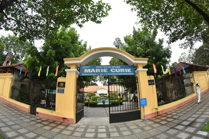 Học sinh Trường Marie Curie bị chém đứt gân tay: bắt nguồn từ mâu thuẫn của 2 nữ sinh - Ảnh 1.