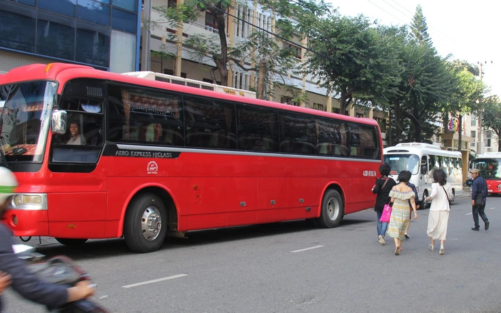 Mua xe ô tô, phải tính trước chỗ đậu xe - Ảnh 1.