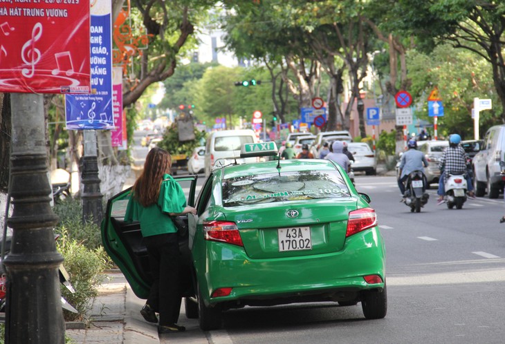 Đà Nẵng dự kiến cho shipper, taxi, Grab hoạt động trở lại vào ngày 28-5 - Ảnh 1.