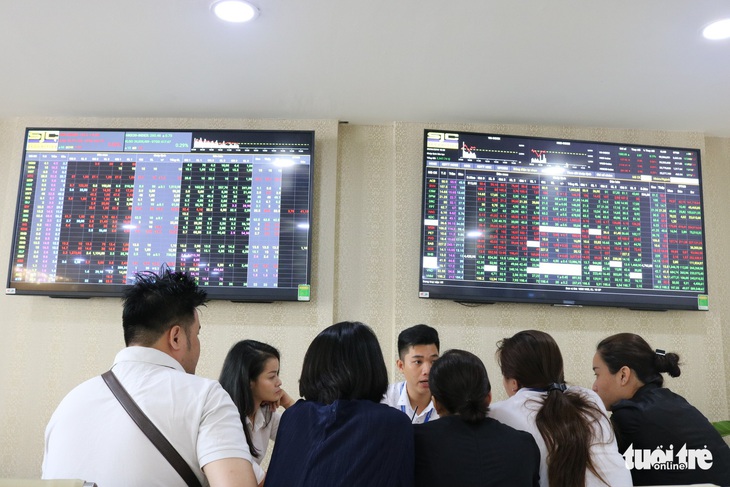 VN Index mất mốc 1.000 điểm, khối ngoại bán ròng mạnh trong tháng 10 - Ảnh 1. VN Index mất mốc 1.000 điểm, khối ngoại bán ròng mạnh trong tháng 10 - Ảnh 1.