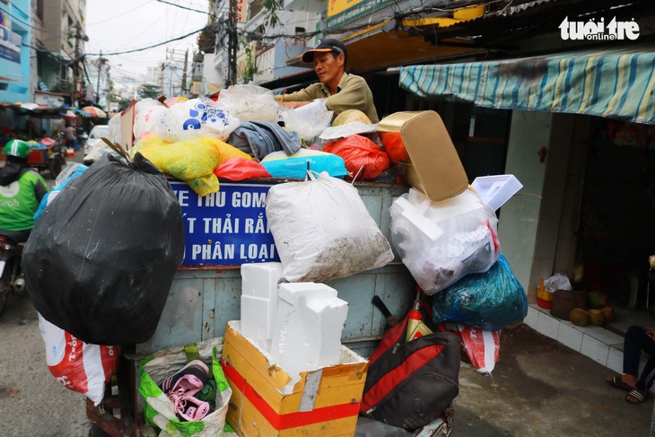 Dân hưởng ứng, nhưng vì sao phân loại rác tại nguồn vẫn ì ạch? - Ảnh 2.