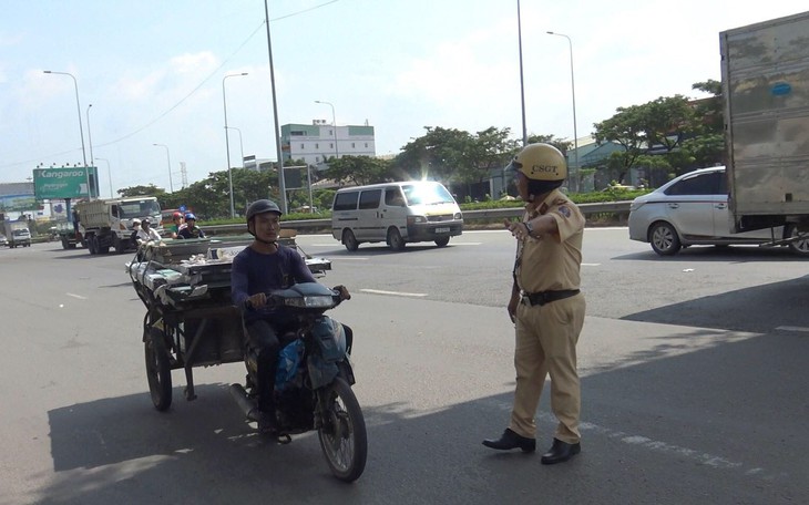 TP.HCM hỗ trợ chuyển đổi nghề cho người chạy xe tự chế ba, bốn bánh