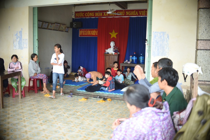 Phú Yên sơ tán hàng ngàn người dân đến nơi an toàn tránh bão - Ảnh 1.