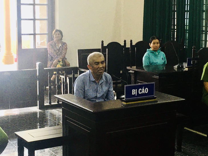 Tài xế xe ôm dâm ô bé gái ở quận Tân Bình lãnh 5 năm tù - Ảnh 1. Tài xế xe ôm dâm ô bé gái ở quận Tân Bình lãnh 5 năm tù - Ảnh 1.