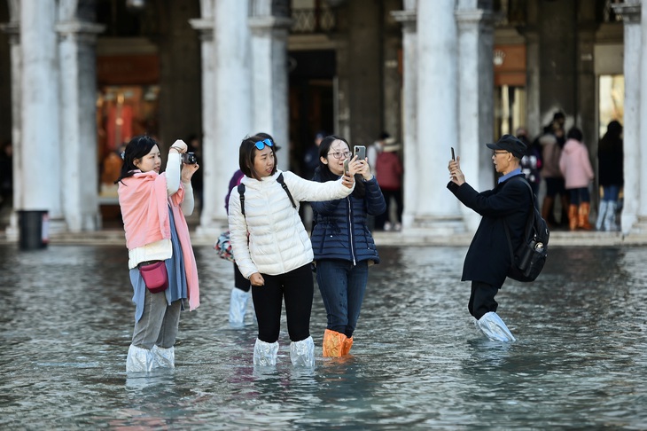 Venice ban bố tình trạng khẩn cấp vì lụt thiệt hại hàng triệu USD - Ảnh 4.