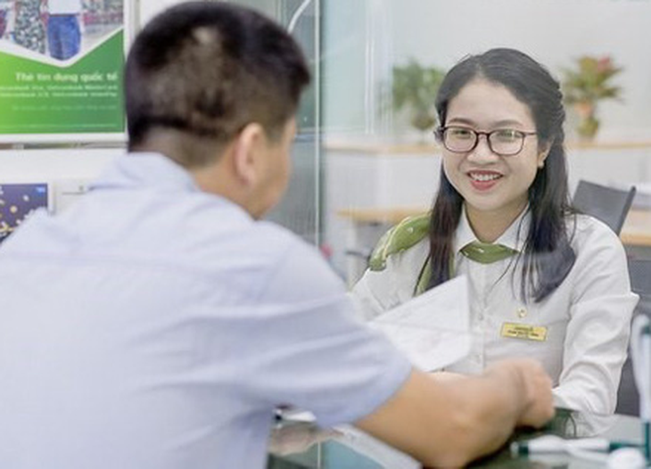 Vietcombank hạ lãi suất cho vay thêm 0,5%/năm - Ảnh 1.