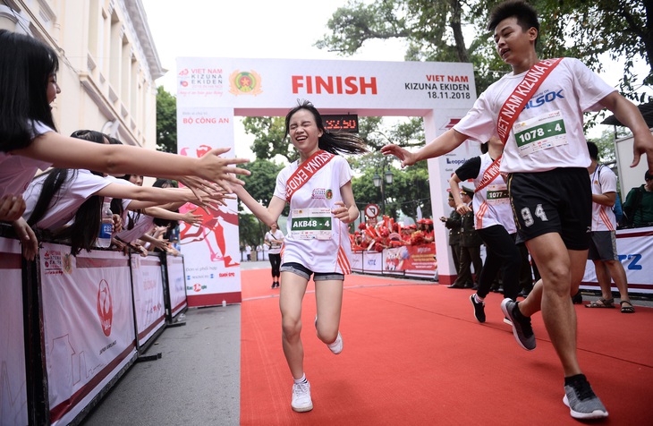 Kizuna Ekiden qua ống kính Nguyễn Á - Ảnh 1.