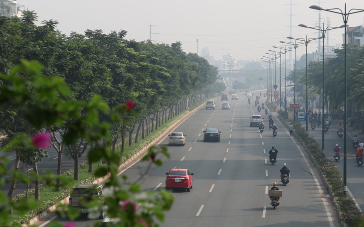 Bão Kalmaegi suy yếu thành áp thấp, miền Bắc mưa lạnh, miền Nam nắng ấm