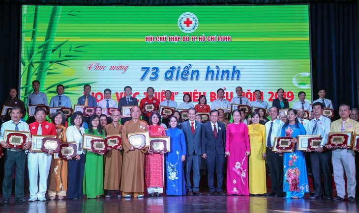 TP.HCM tuyên dương 73 điển hình Hoa việc thiện năm 2019 - Ảnh 1. TP.HCM tuyên dương 73 điển hình Hoa việc thiện năm 2019 - Ảnh 1.
