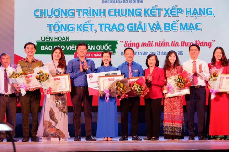 Tỉnh táo để like đúng và share chuẩn - Ảnh 1. Tỉnh táo để like đúng và share chuẩn - Ảnh 1.