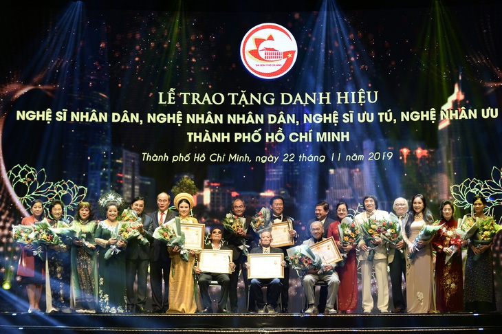 TP.HCM vinh danh và thưởng thêm cho 75 nghệ sĩ, nghệ nhân - Ảnh 3.