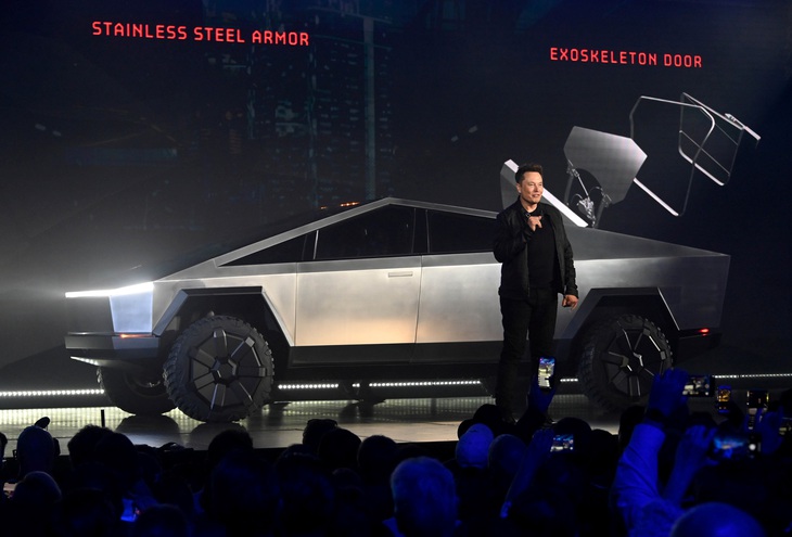 Tỉ phú Elon Musk tự tin chốt 150 ngàn đơn hàng sau sự cố bể kính xe Cybertruck - Ảnh 1.