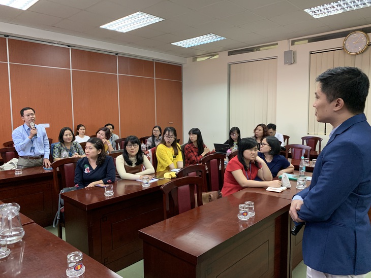 Thầy kêu phản biện, sinh viên đáp thầy cứ đọc em chép cả ngày cũng được - Ảnh 1. Thầy kêu phản biện, sinh viên đáp thầy cứ đọc em chép cả ngày cũng được - Ảnh 1.