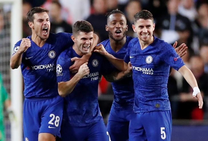 Đánh rơi chiến thắng trước Valencia, Chelsea chưa thể ghi tên vào vòng knock-out - Ảnh 2.