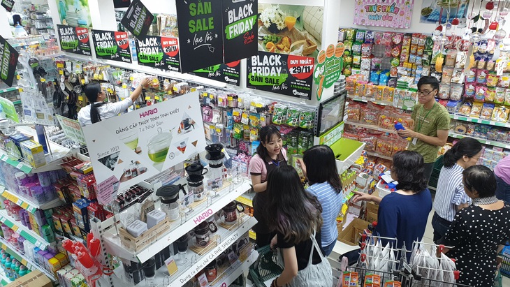 Sài Gòn ngày Black Friday: xếp hàng dài trả tiền, loay hoay tìm bãi xe - Ảnh 5.