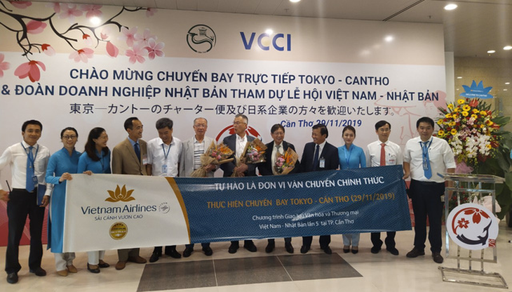 Chuyên cơ Cần Thơ thuê chở 200 doanh nghiệp Nhật đã hạ cánh - Ảnh 1. Chuyên cơ Cần Thơ thuê chở 200 doanh nghiệp Nhật đã hạ cánh - Ảnh 1.