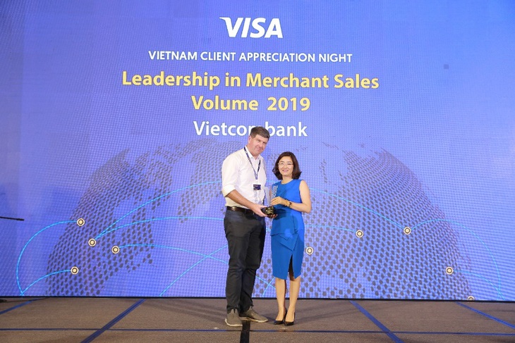 Vietcombank nhận 6 giải thưởng về thẻ - Ảnh 1.