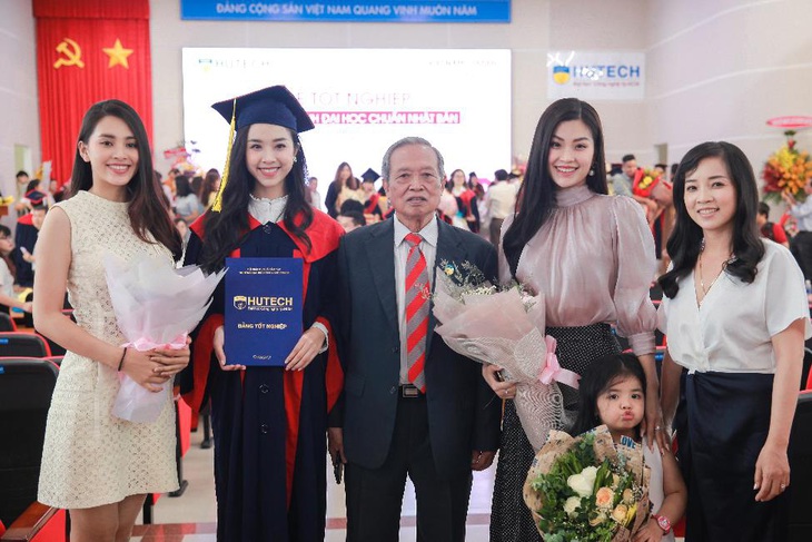 Long trọng lễ tốt nghiệp khóa đầu tiên chương trình Đại học theo chuẩn Nhật Bản - Ảnh 4. Long trọng lễ tốt nghiệp khóa đầu tiên chương trình Đại học theo chuẩn Nhật Bản - Ảnh 4.