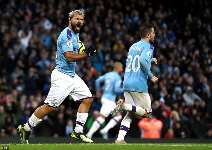 Aguero và Walker ‘nổ súng’, M.C lội ngược dòng đá bại Southampton - Ảnh 2.