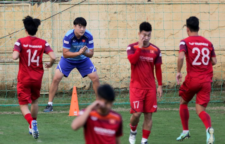 Đình Trọng mặc áo gió ép cân, tập tích cực nuôi hi vọng dự SEA Games 2019 - Ảnh 6.