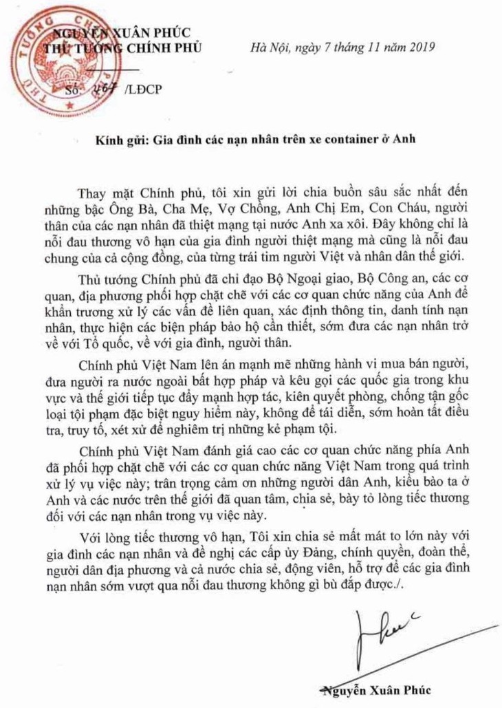 Thủ tướng gửi lời chia buồn, chỉ đạo sớm đưa 39 nạn nhân ở Anh về với gia đình - Ảnh 1.