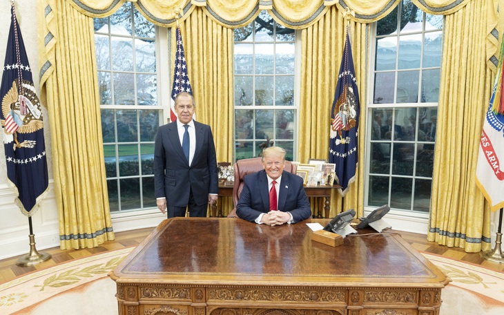 Trump - Lavrov tái ngộ giữa bão luận tội