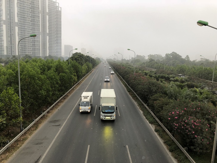 Sáng đầu tuần, trời Hà Nội mịt mờ như... Sa Pa - Ảnh 6.
