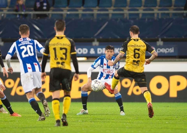 Văn Hậu ra sân lần đầu và ăn mừng chiến thắng với Heerenveen - Ảnh 4.