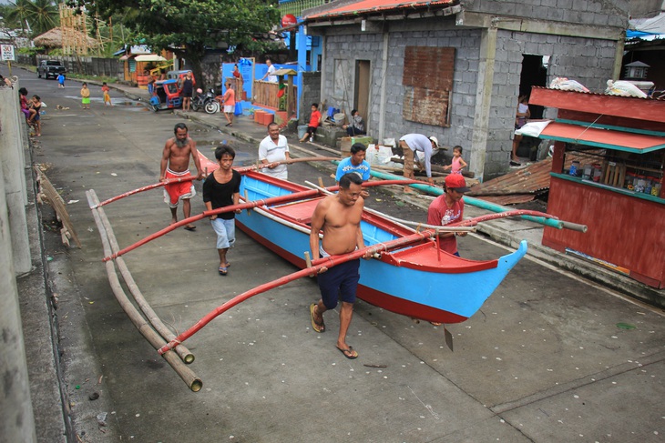 Người Philippines bồng bế chạy siêu bão Kammuri, SEA Games hồi hộp - Ảnh 2.