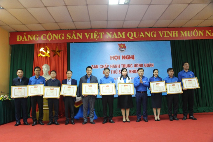 Thành đoàn TP.HCM nhận cờ thi đua xuất sắc của Trung ương Đoàn - Ảnh 2.