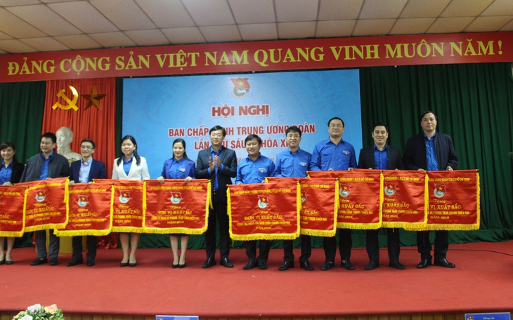 Thành đoàn TP.HCM nhận cờ thi đua xuất sắc của Trung ương Đoàn