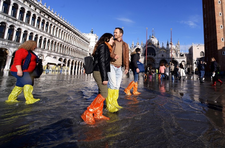 Nước ngập mênh mông khiến Venice mất khách hơn cả bị khủng bố - Ảnh 1.