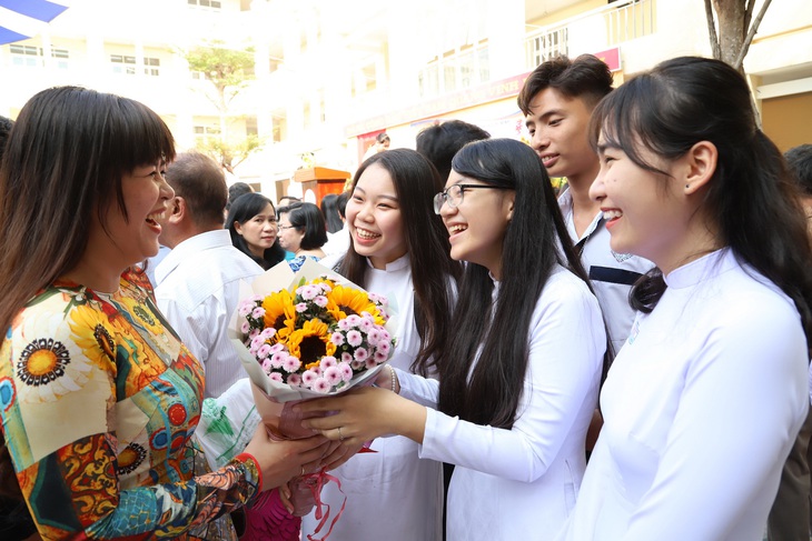 TP.HCM sẽ ban hành quy tắc nên và không nên làm trong trường học - Ảnh 1.