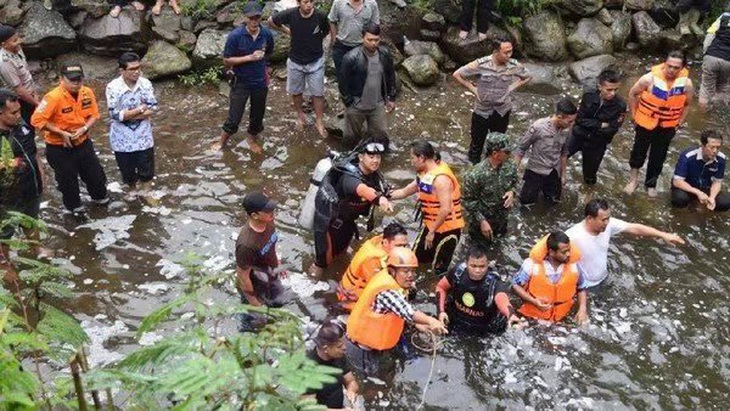 Xe buýt lao xuống hẻm núi, ít nhất 24 người chết - Ảnh 1. Xe buýt lao xuống hẻm núi, ít nhất 24 người chết - Ảnh 1.