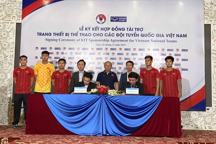 Bóng đá Việt Nam tiếp tục gắn bó với người Thái - Ảnh 1. Bóng đá Việt Nam tiếp tục gắn bó với người Thái - Ảnh 1.