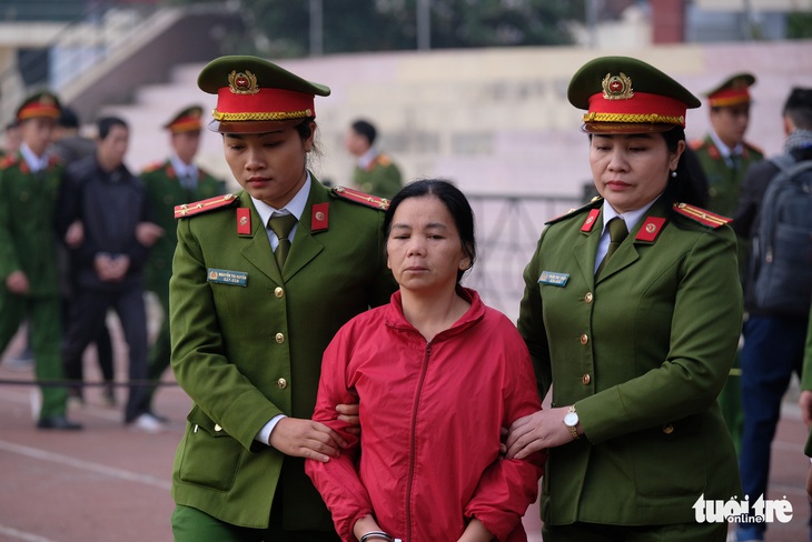 Hàng trăm cảnh sát bảo vệ phiên tòa nữ sinh giao gà bị sát hại - Ảnh 3.