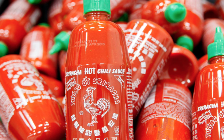 Úc thu hồi tương ớt Sriracha của triệu phú gốc Việt vì sợ phát nổ