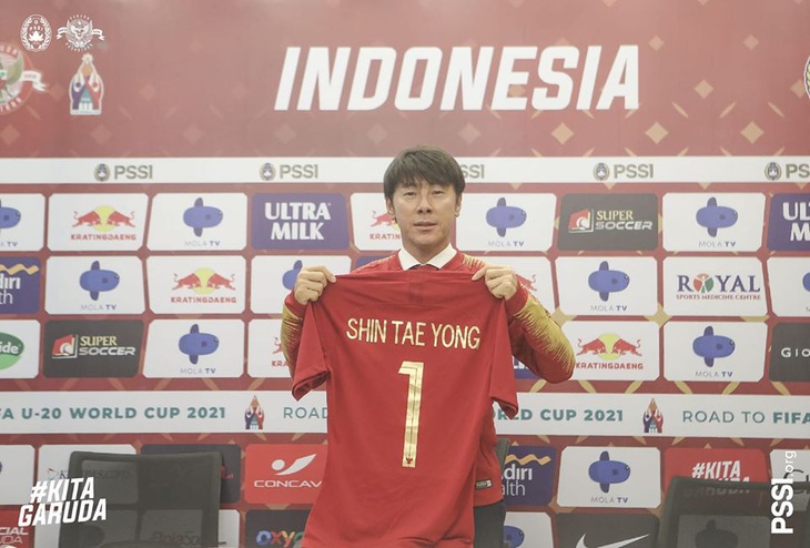 HLV Shin Tae Yong ký hợp đồng 4 năm dẫn dắt tuyển Indonesia - Ảnh 1.