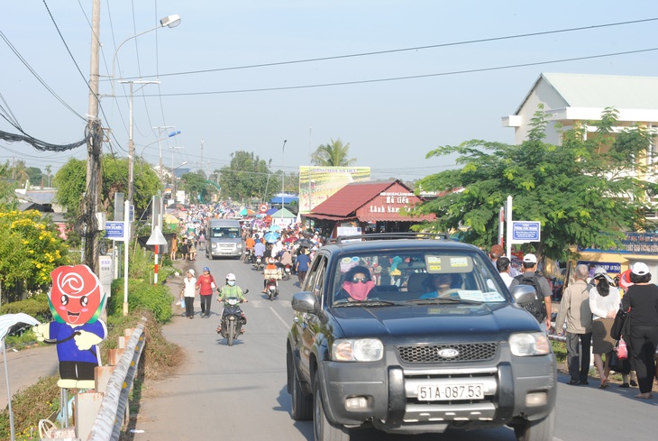 Dừng thu vé vào tham quan làng hoa Sa Đéc - Ảnh 1.