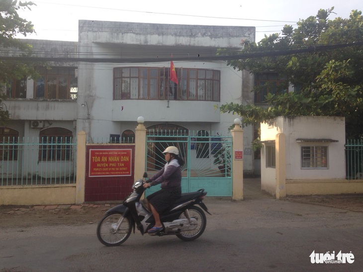 Lãnh đạo huyện Phú Tân bất ngờ khi thư ký tòa án huyện bị bắt - Ảnh 1.