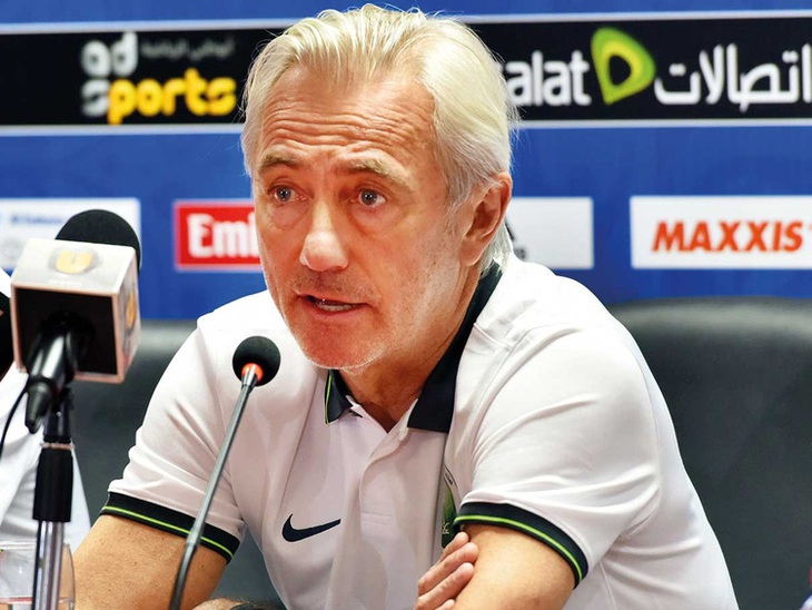 UAE sa thải HLV Bert Van Marwijk - Ảnh 1.