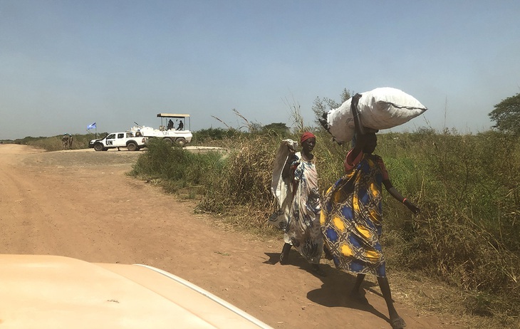 Mũ nồi xanh Việt Nam ở Nam Sudan - Kỳ 7:  Lỗ đạn, nhà cháy và giọt nước ở Bentiu - Ảnh 1.