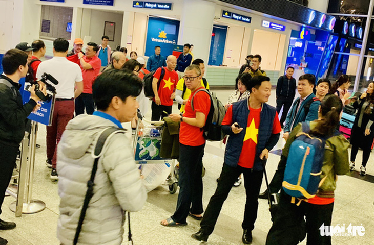Bamboo, Vietnam Airlines tăng chuyến bay đến Philippines cổ vũ U22 - Ảnh 1.