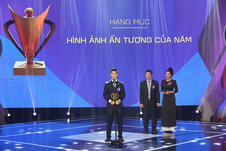 Quang Hải giành danh hiệu VĐV nam của năm - Cup Chiến thắng 2018 - Ảnh 3.