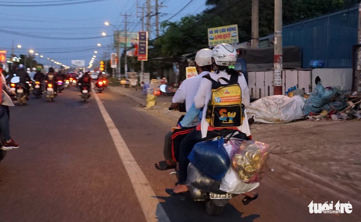 Lên lại Sài Gòn với trĩu nặng quà quê - Ảnh 6.