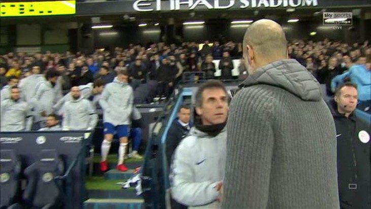 HLV Guardiola giải thích giúp Sarri vụ không bắt tay - Ảnh 3.
