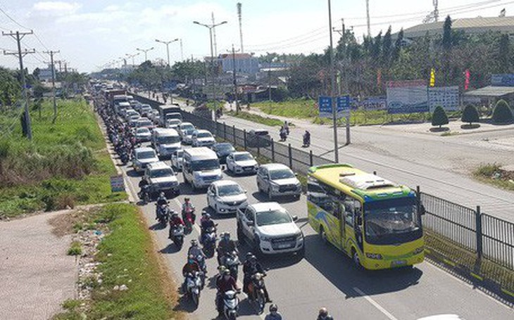 Tháo nút kẹt xe kinh hoàng: Không thể chậm trễ thêm nữa!