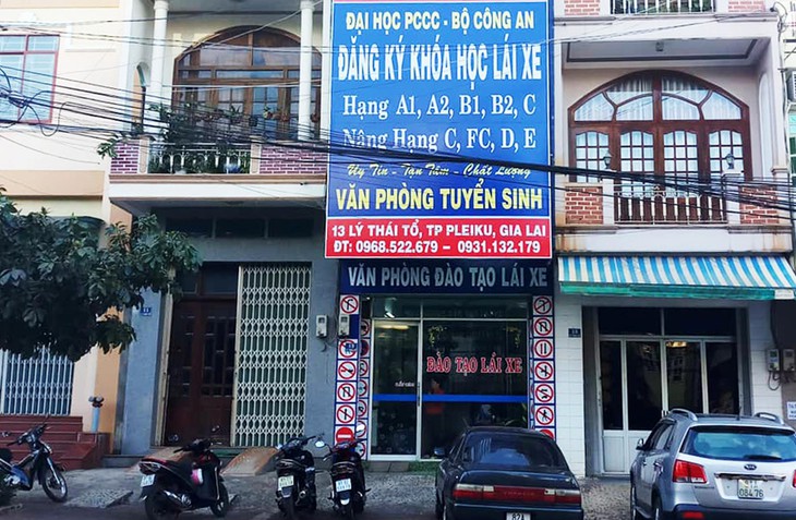 Trung tá công an ký văn bản chui tiếp nhận hồ sơ đào tạo lái xe - Ảnh 1. Trung tá công an ký văn bản chui tiếp nhận hồ sơ đào tạo lái xe - Ảnh 1.